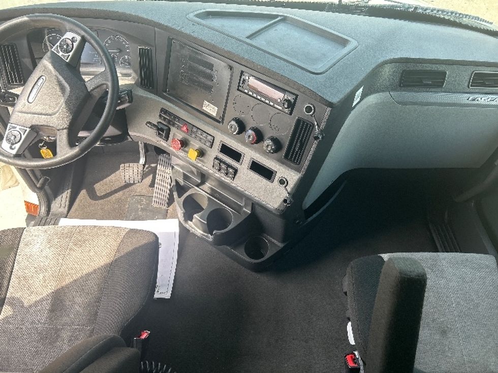 Sleeper Tractor-Heavy Duty Tractors-Freightliner-2022-T12664ST-Indianapolis-IN-584,651\n\t\tmiles-$ 65,500 - Image 12
