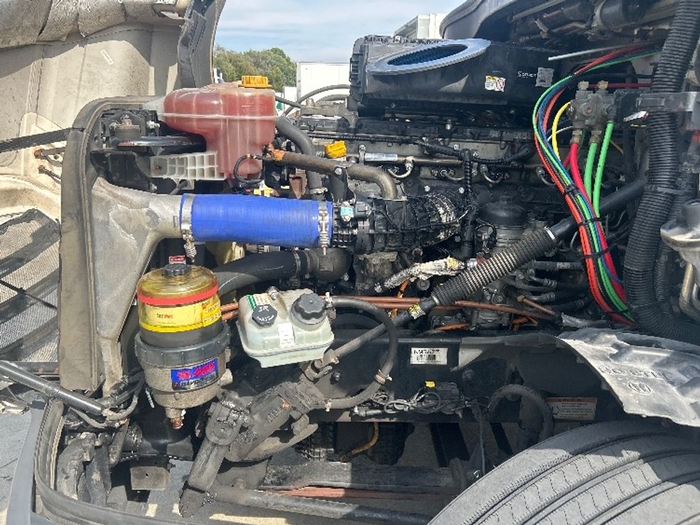 Sleeper Tractor-Heavy Duty Tractors-Freightliner-2022-T12664ST-Indianapolis-IN-584,651\n\t\tmiles-$ 65,500 - Image 21