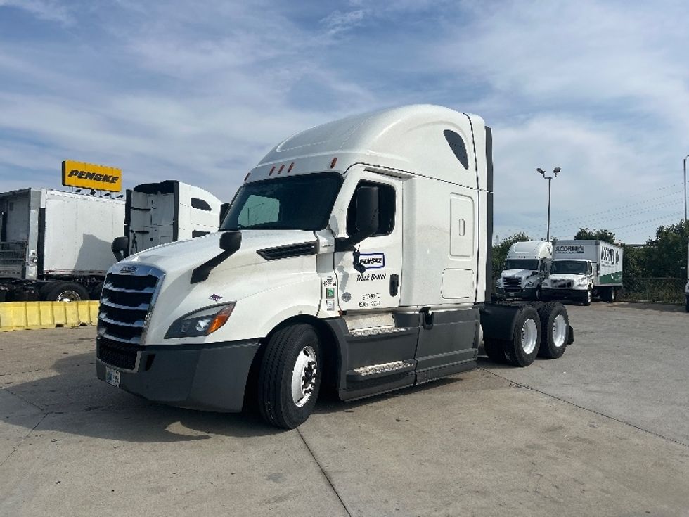 Sleeper Tractor-Heavy Duty Tractors-Freightliner-2022-T12664ST-Indianapolis-IN-584,651\n\t\tmiles-$ 65,500 - Image 3