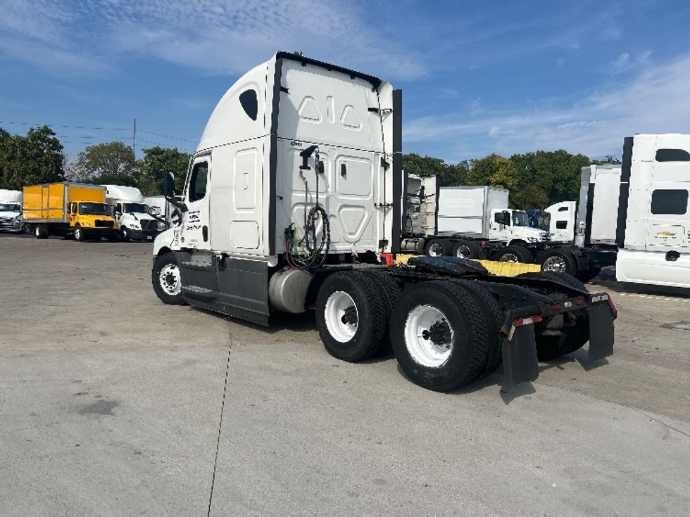 Sleeper Tractor-Heavy Duty Tractors-Freightliner-2022-T12664ST-Indianapolis-IN-584,651\n\t\tmiles-$ 65,500 - Image 5