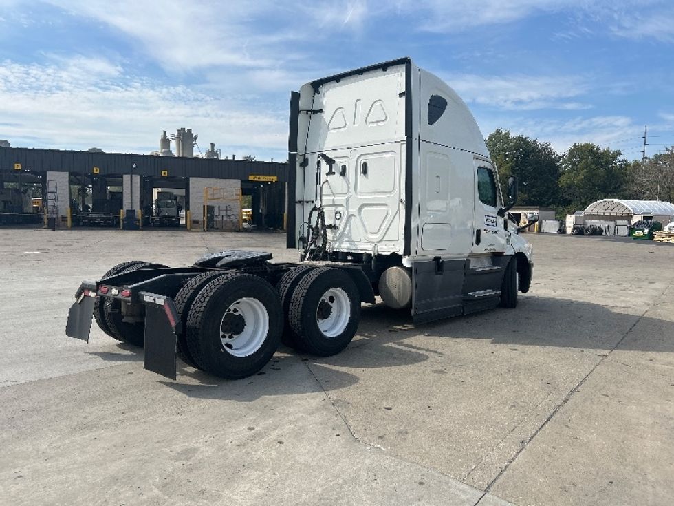 Sleeper Tractor-Heavy Duty Tractors-Freightliner-2022-T12664ST-Indianapolis-IN-584,651\n\t\tmiles-$ 65,500 - Image 7