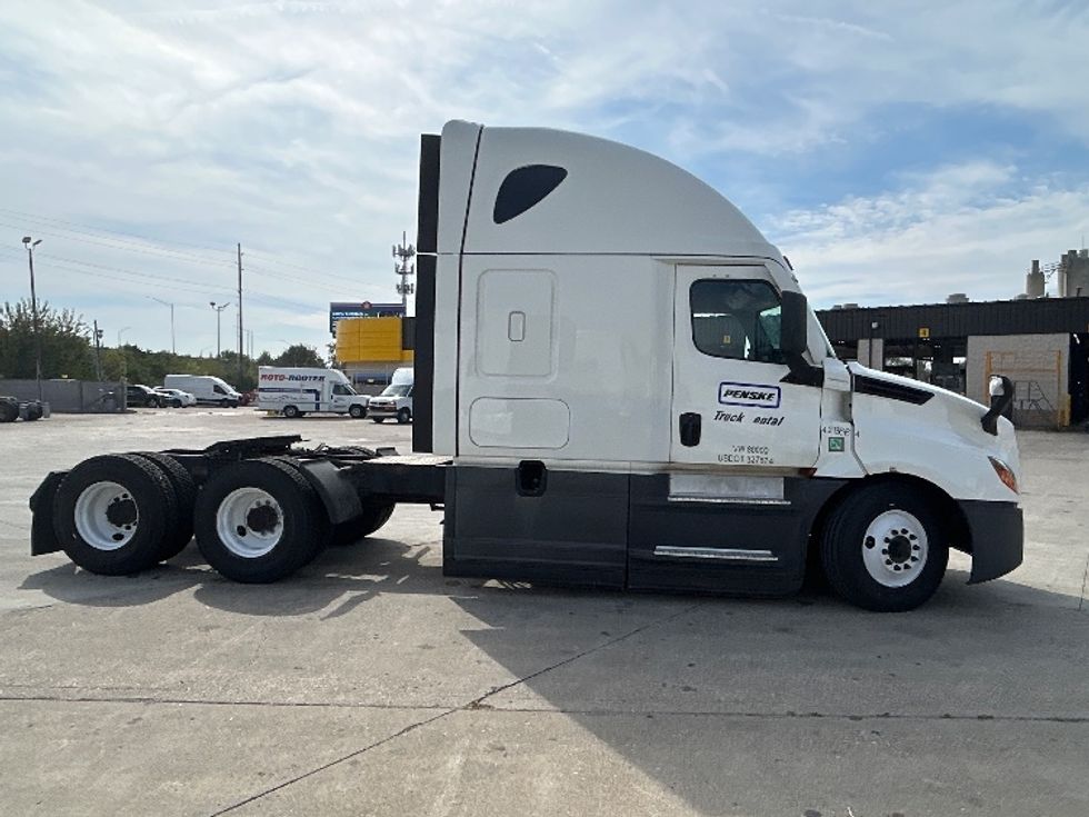 Sleeper Tractor-Heavy Duty Tractors-Freightliner-2022-T12664ST-Indianapolis-IN-584,651\n\t\tmiles-$ 65,500 - Image 8