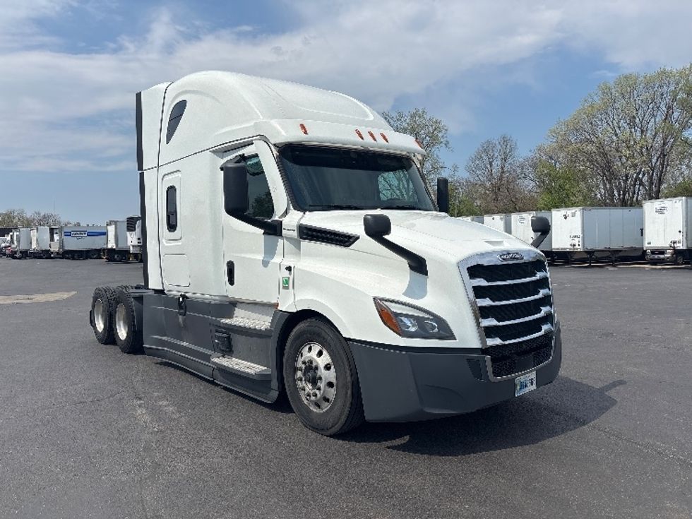Sleeper Tractor-Heavy Duty Tractors-Freightliner-2022-T12664ST-Indianapolis-IN-589,207\n\t\tmiles-$ 52,000 - Image 1