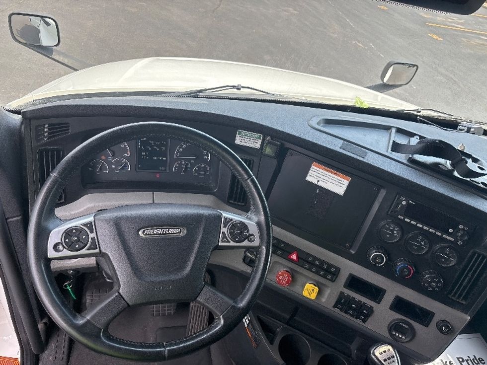Sleeper Tractor-Heavy Duty Tractors-Freightliner-2022-T12664ST-Indianapolis-IN-589,207\n\t\tmiles-$ 52,000 - Image 11