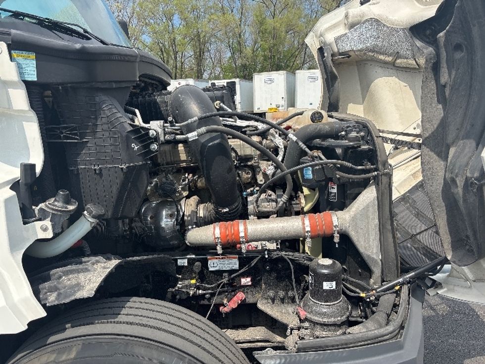 Sleeper Tractor-Heavy Duty Tractors-Freightliner-2022-T12664ST-Indianapolis-IN-589,207\n\t\tmiles-$ 52,000 - Image 17