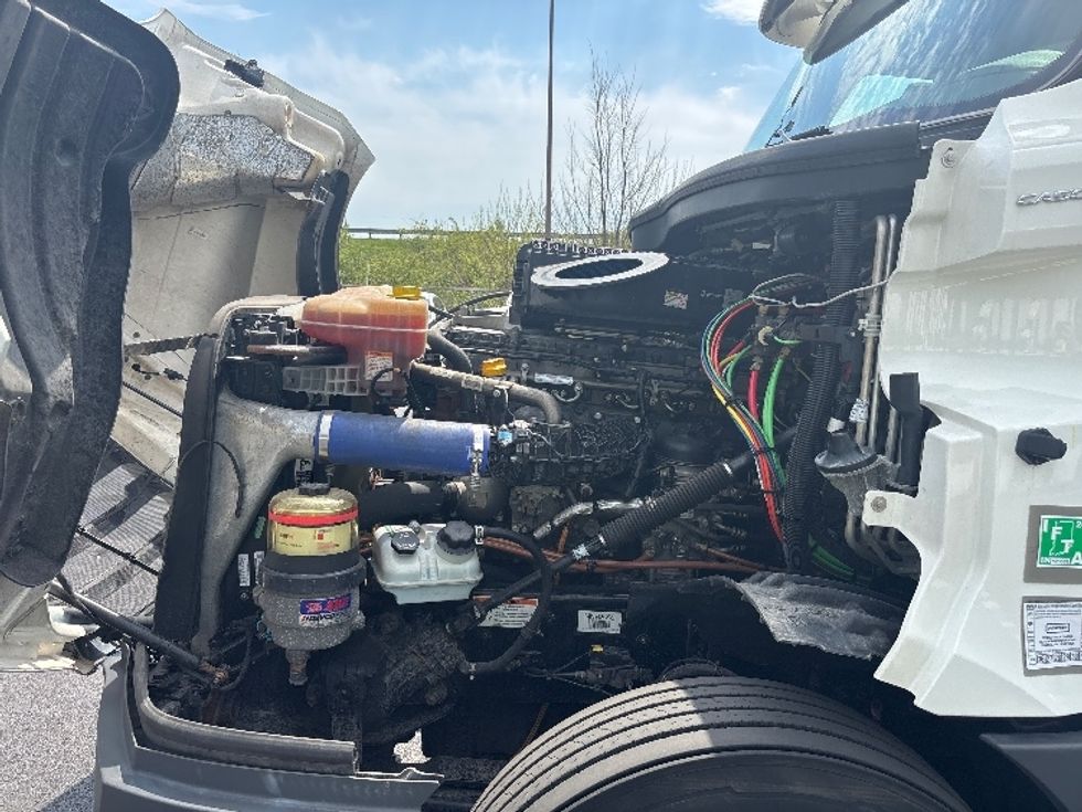 Sleeper Tractor-Heavy Duty Tractors-Freightliner-2022-T12664ST-Indianapolis-IN-589,207\n\t\tmiles-$ 52,000 - Image 21