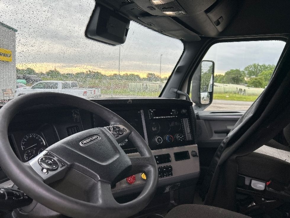 Sleeper Tractor-Heavy Duty Tractors-Freightliner-2022-T12664ST-Indianapolis-IN-649,982\n\t\tmiles-$ 56,000 - Image 10