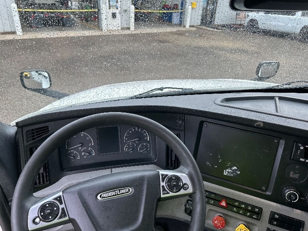Sleeper Tractor-Heavy Duty Tractors-Freightliner-2022-T12664ST-Indianapolis-IN-649,982\n\t\tmiles-$ 56,000 - Image 11