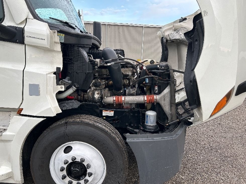 Sleeper Tractor-Heavy Duty Tractors-Freightliner-2022-T12664ST-Indianapolis-IN-649,982\n\t\tmiles-$ 56,000 - Image 20