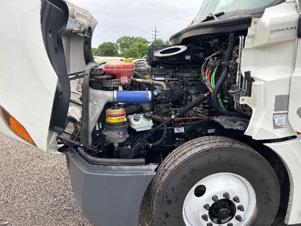 Sleeper Tractor-Heavy Duty Tractors-Freightliner-2022-T12664ST-Indianapolis-IN-649,982\n\t\tmiles-$ 56,000 - Image 21