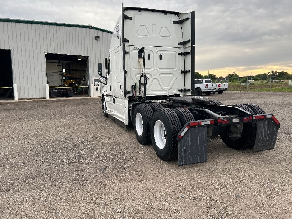 Sleeper Tractor-Heavy Duty Tractors-Freightliner-2022-T12664ST-Indianapolis-IN-649,982\n\t\tmiles-$ 56,000 - Image 5