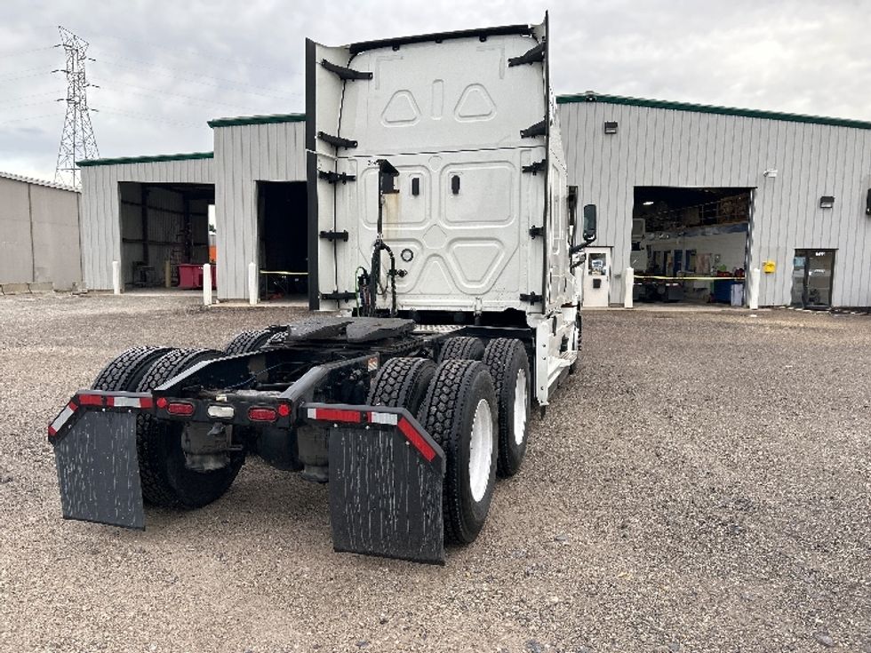 Sleeper Tractor-Heavy Duty Tractors-Freightliner-2022-T12664ST-Indianapolis-IN-649,982\n\t\tmiles-$ 56,000 - Image 7