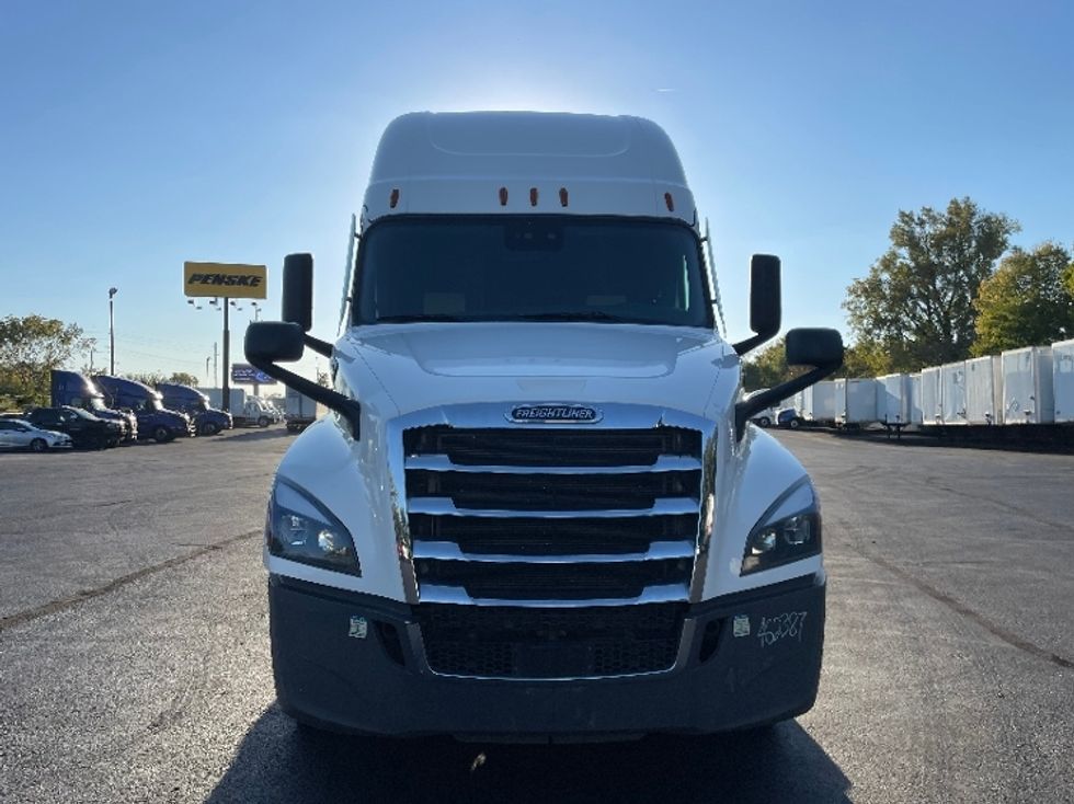 Sleeper Tractor-Heavy Duty Tractors-Freightliner-2022-T12664ST-Indianapolis-IN-668,135\n\t\tmiles-$ 51,750 - Image 2