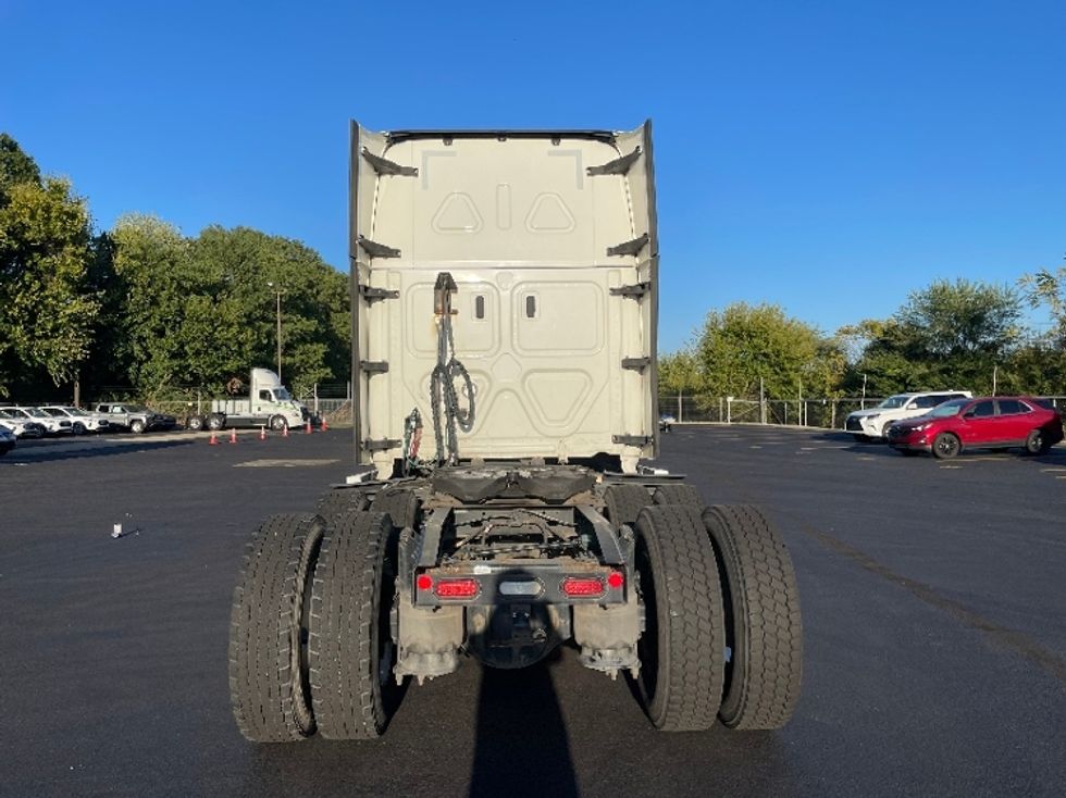 Sleeper Tractor-Heavy Duty Tractors-Freightliner-2022-T12664ST-Indianapolis-IN-668,135\n\t\tmiles-$ 51,750 - Image 5