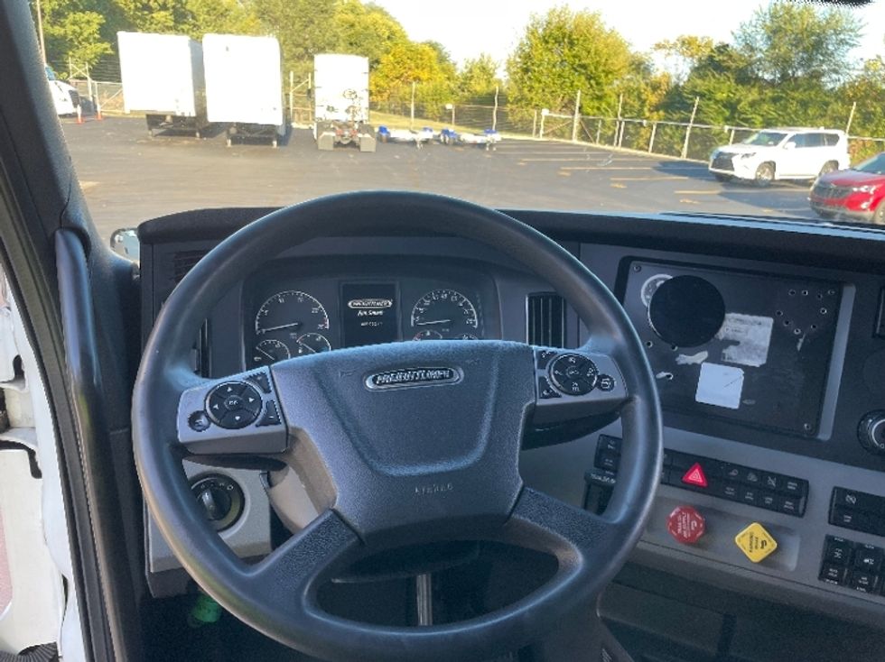 Sleeper Tractor-Heavy Duty Tractors-Freightliner-2022-T12664ST-Indianapolis-IN-668,135\n\t\tmiles-$ 51,750 - Image 9