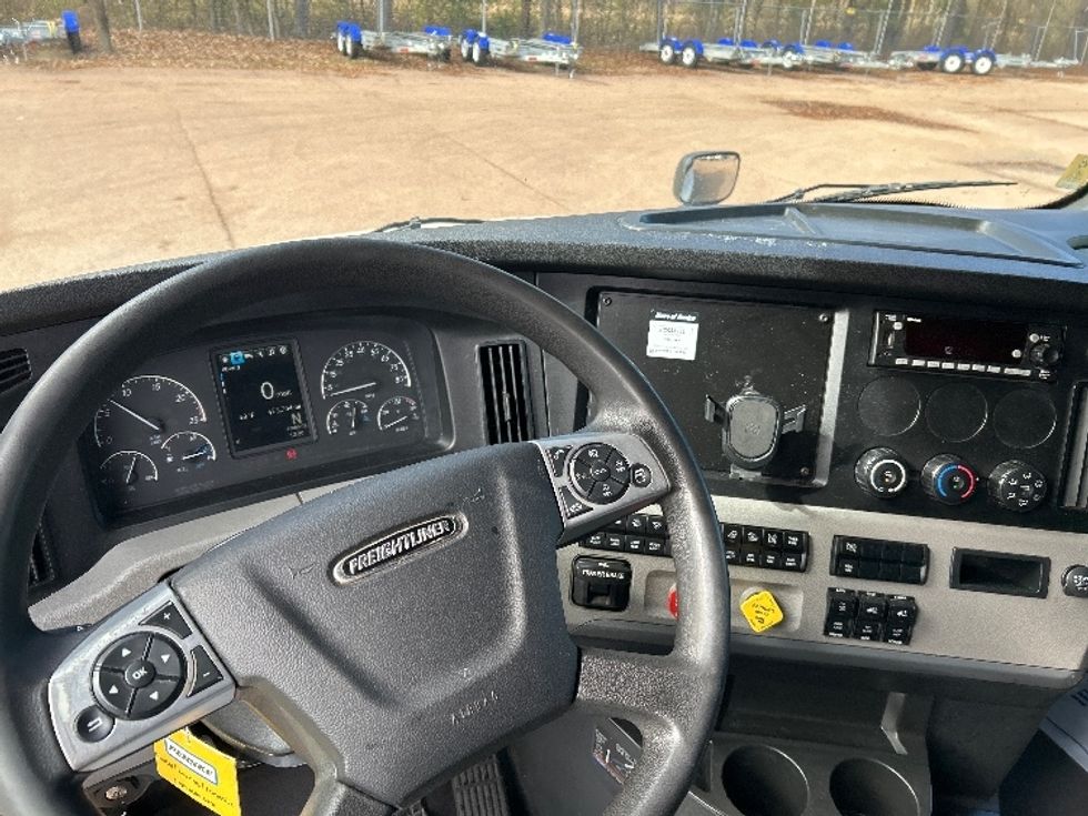Sleeper Tractor-Heavy Duty Tractors-Freightliner-2022-T12664ST-Jackson-MS-473,705\n\t\tmiles-$ 75,750 - Image 11