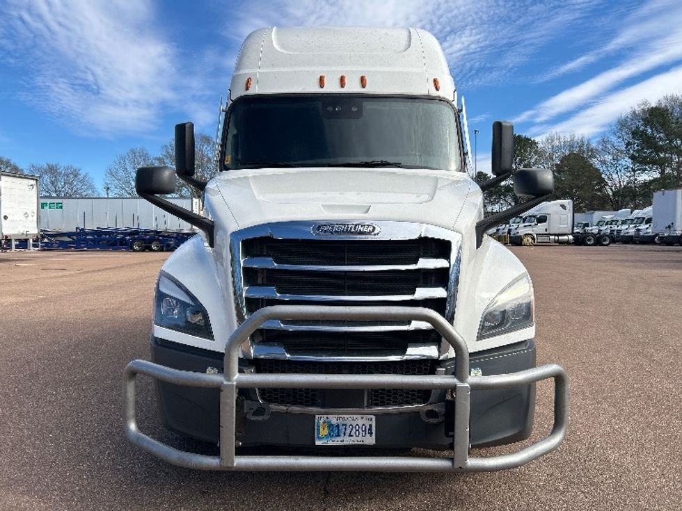 Sleeper Tractor-Heavy Duty Tractors-Freightliner-2022-T12664ST-Jackson-MS-473,705\n\t\tmiles-$ 75,750 - Image 2