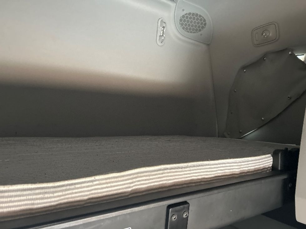 Sleeper Tractor-Heavy Duty Tractors-Freightliner-2022-T12664ST-Jackson-MS-473,705\n\t\tmiles-$ 75,750 - Image 24