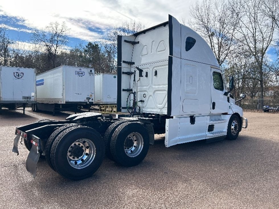 Sleeper Tractor-Heavy Duty Tractors-Freightliner-2022-T12664ST-Jackson-MS-473,705\n\t\tmiles-$ 75,750 - Image 7