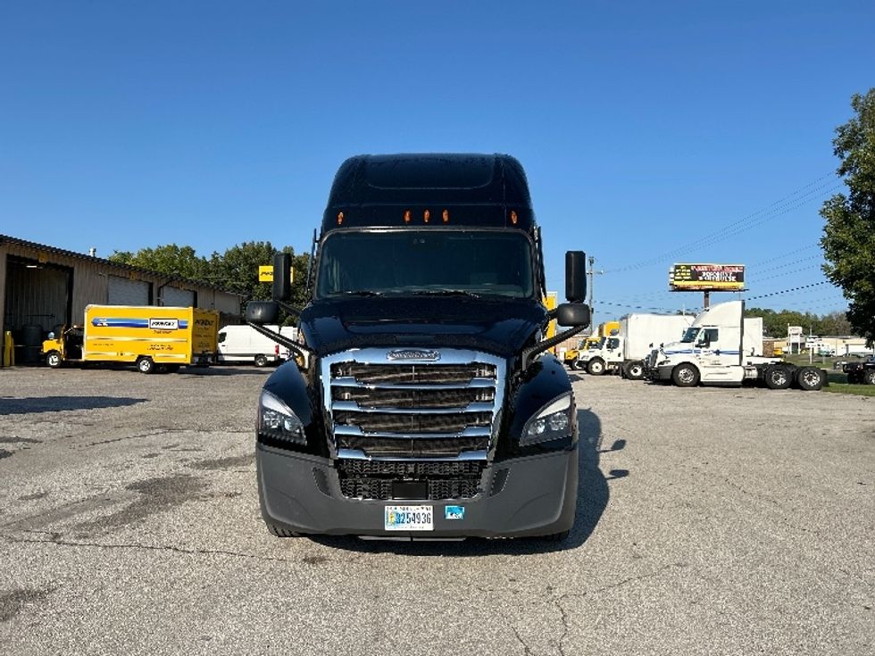 2022 Freightliner T12664ST Sleeper Tractor
