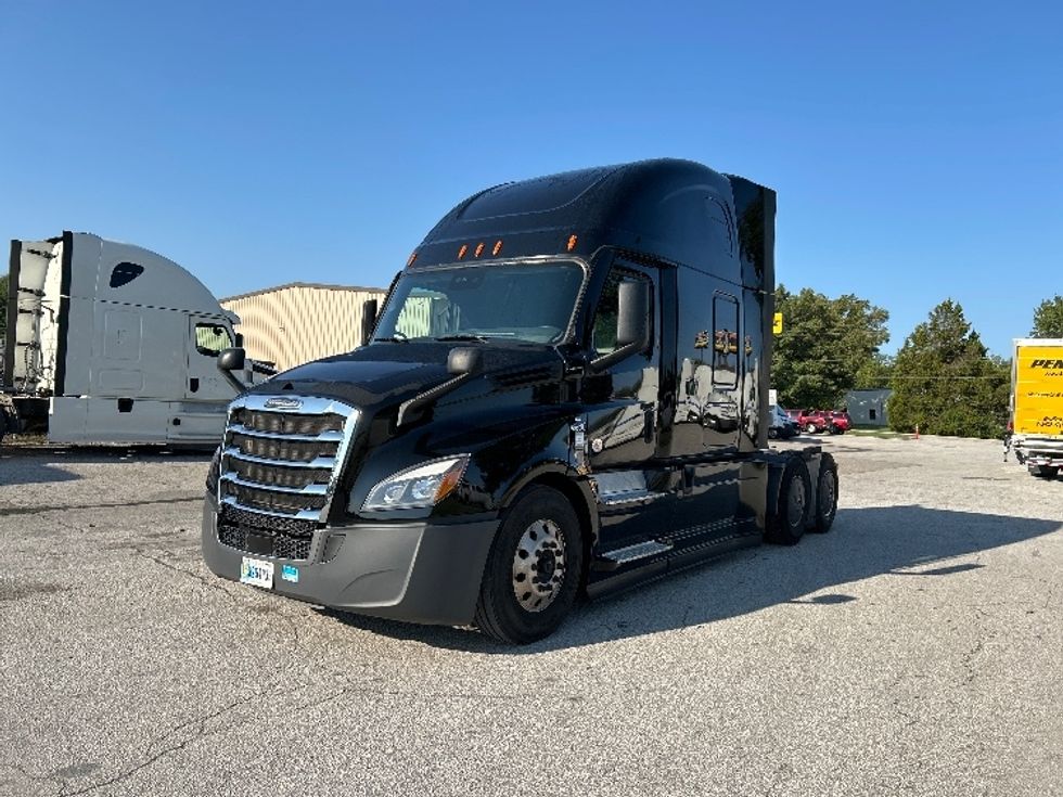 2022 Freightliner T12664ST Sleeper Tractor