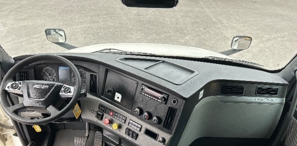 Sleeper Tractor-Heavy Duty Tractors-Freightliner-2022-T12664ST-Jackson-TN-392,797\n\t\tmiles-$ 83,750 - Image 12