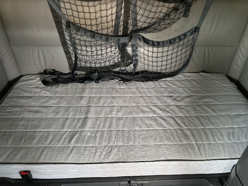 Sleeper Tractor-Heavy Duty Tractors-Freightliner-2022-T12664ST-Jackson-TN-392,797\n\t\tmiles-$ 83,750 - Image 16