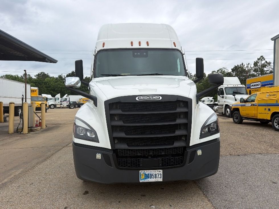 Sleeper Tractor-Heavy Duty Tractors-Freightliner-2022-T12664ST-Jackson-TN-540,068\n\t\tmiles-$ 65,250 - Image 2