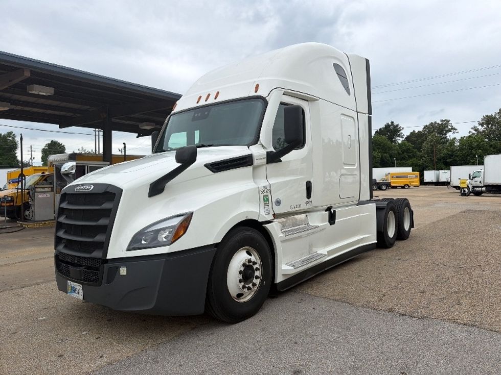 Sleeper Tractor-Heavy Duty Tractors-Freightliner-2022-T12664ST-Jackson-TN-540,068\n\t\tmiles-$ 65,250 - Image 3
