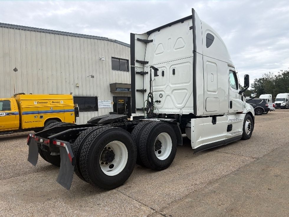 Sleeper Tractor-Heavy Duty Tractors-Freightliner-2022-T12664ST-Jackson-TN-540,068\n\t\tmiles-$ 65,250 - Image 7