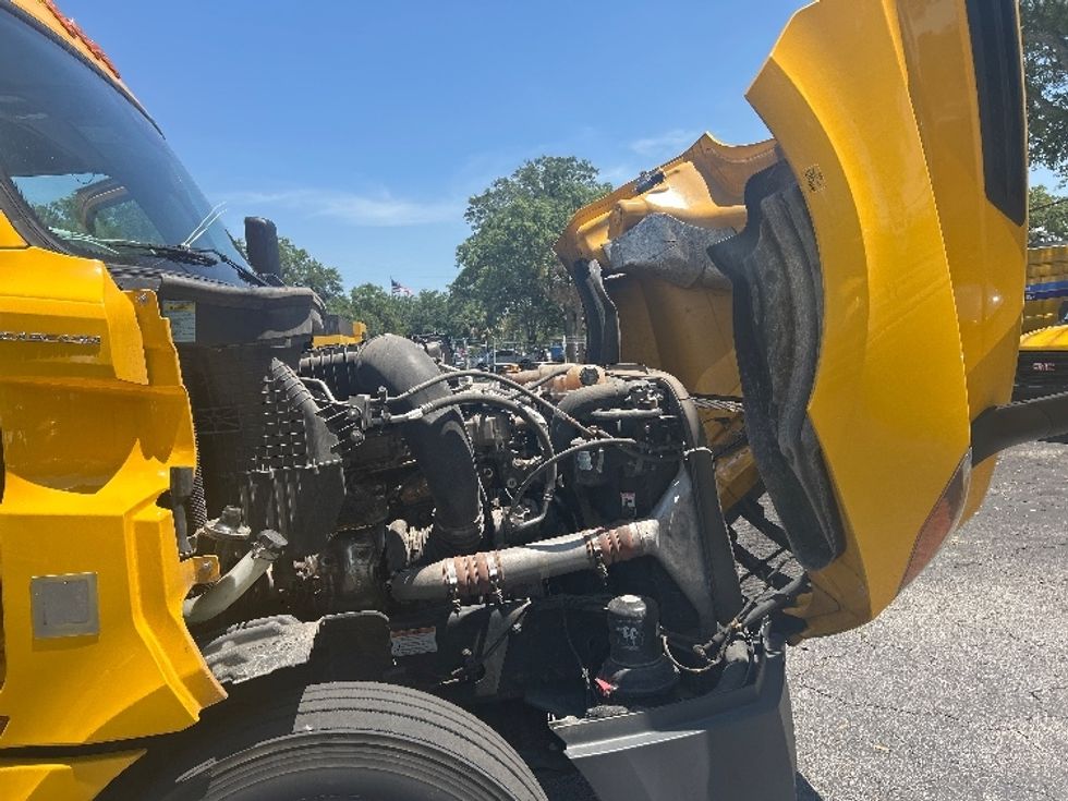 Sleeper Tractor-Heavy Duty Tractors-Freightliner-2022-T12664ST-Jacksonville-FL-387,793\n\t\tmiles-$ 78,250 - Image 20