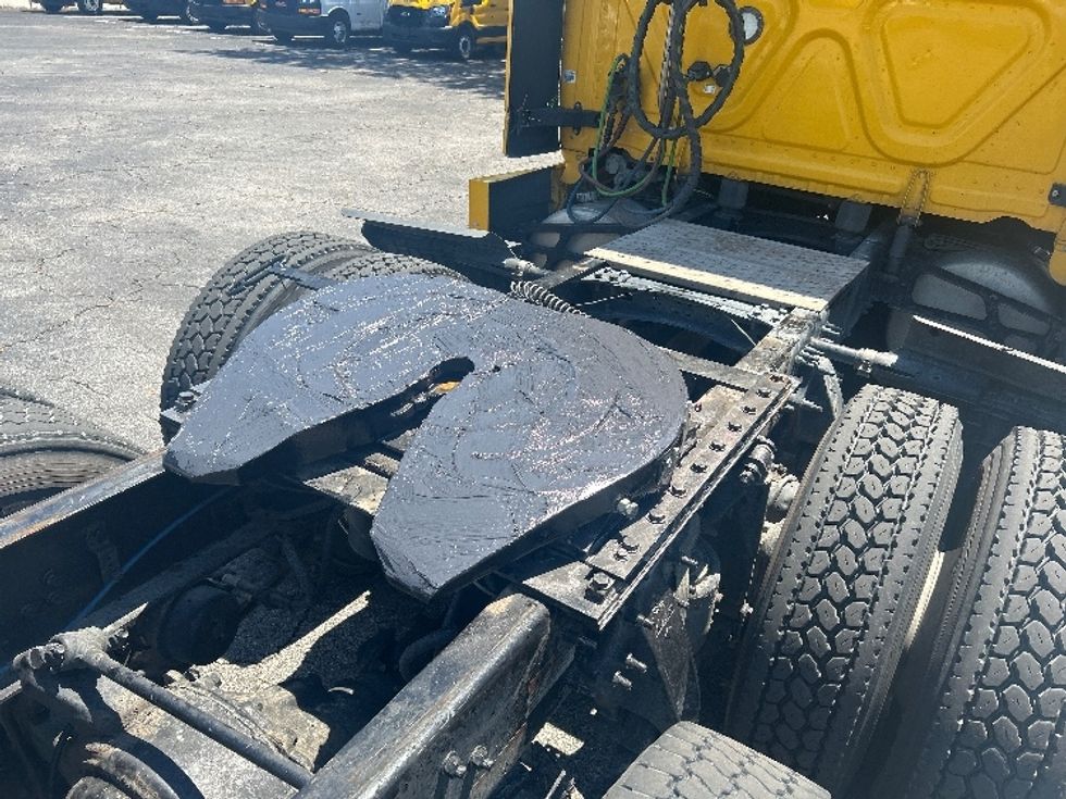 Sleeper Tractor-Heavy Duty Tractors-Freightliner-2022-T12664ST-Jacksonville-FL-387,793\n\t\tmiles-$ 78,250 - Image 24