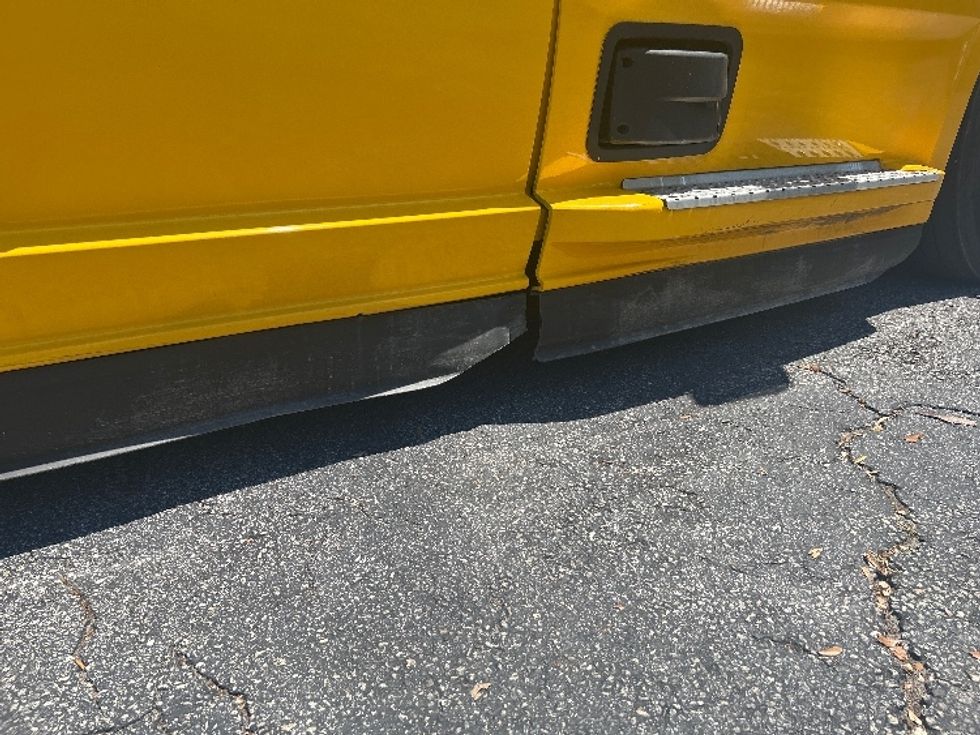 Sleeper Tractor-Heavy Duty Tractors-Freightliner-2022-T12664ST-Jacksonville-FL-387,793\n\t\tmiles-$ 78,250 - Image 26