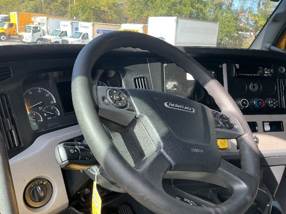 Sleeper Tractor-Heavy Duty Tractors-Freightliner-2022-T12664ST-Jacksonville-FL-409,520\n\t\tmiles-$ 71,250 - Image 10