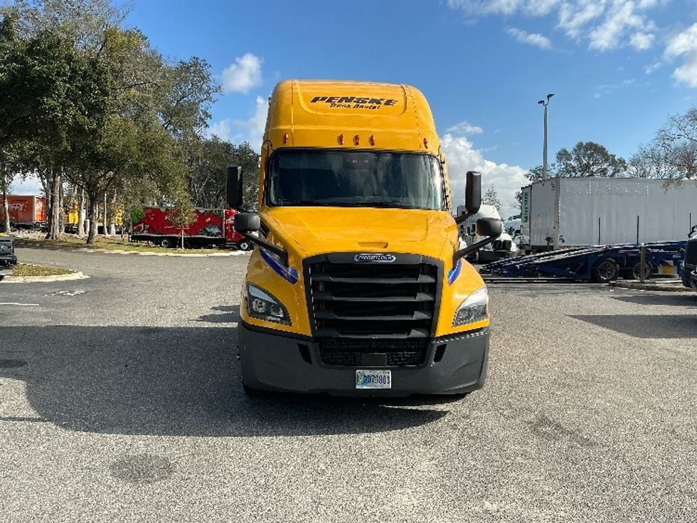 Sleeper Tractor-Heavy Duty Tractors-Freightliner-2022-T12664ST-Jacksonville-FL-409,520\n\t\tmiles-$ 71,250 - Image 2