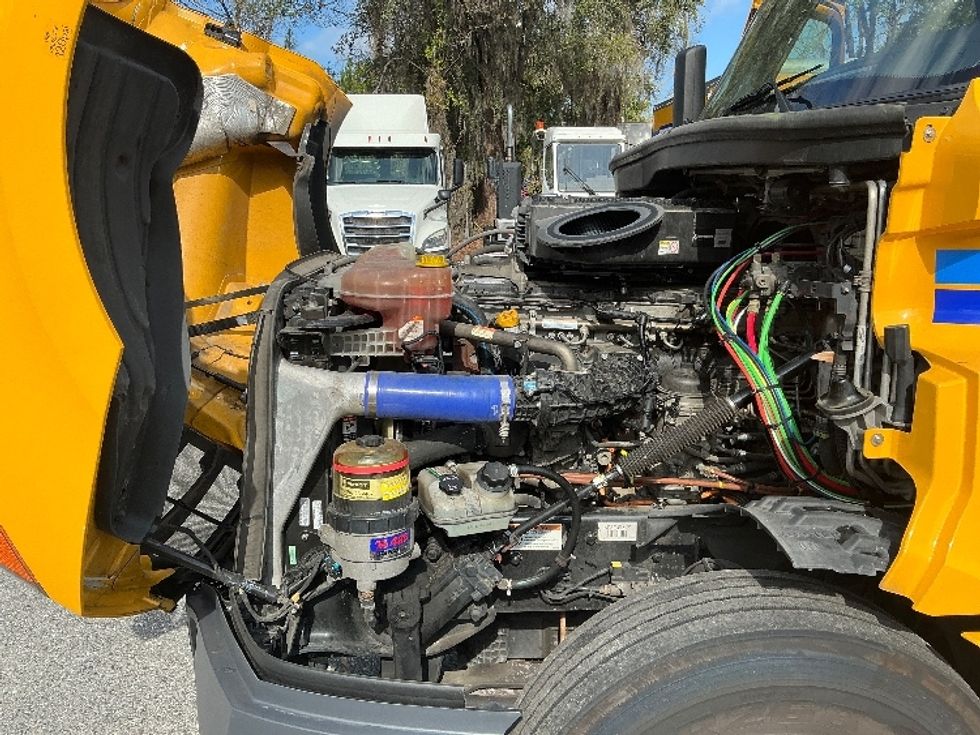 Sleeper Tractor-Heavy Duty Tractors-Freightliner-2022-T12664ST-Jacksonville-FL-409,520\n\t\tmiles-$ 71,250 - Image 21