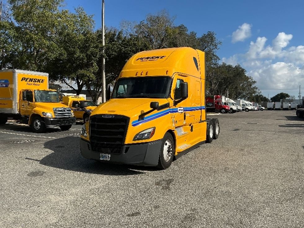 Sleeper Tractor-Heavy Duty Tractors-Freightliner-2022-T12664ST-Jacksonville-FL-409,520\n\t\tmiles-$ 71,250 - Image 3
