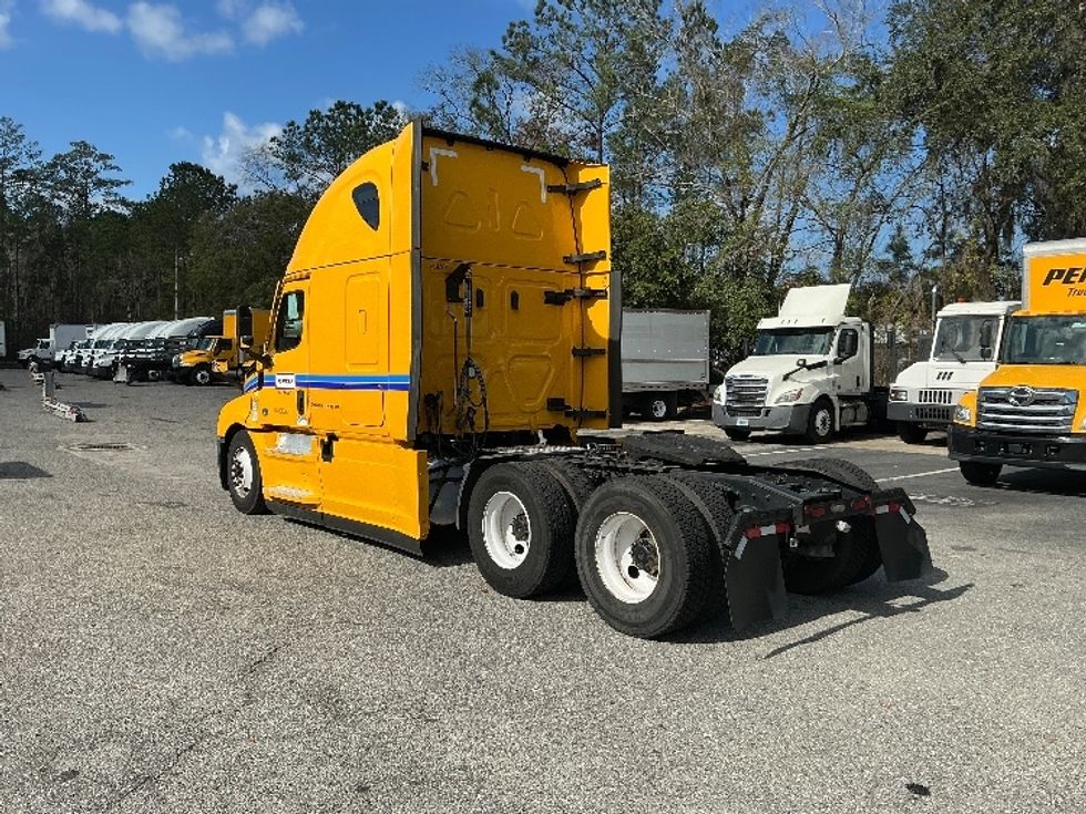 Sleeper Tractor-Heavy Duty Tractors-Freightliner-2022-T12664ST-Jacksonville-FL-409,520\n\t\tmiles-$ 71,250 - Image 5
