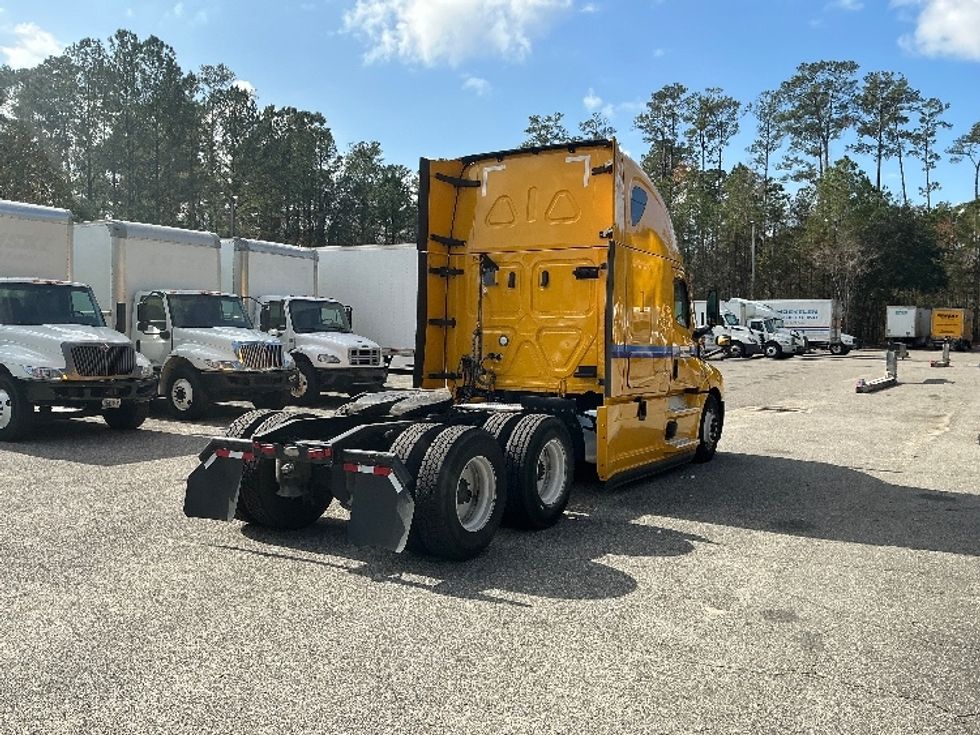 Sleeper Tractor-Heavy Duty Tractors-Freightliner-2022-T12664ST-Jacksonville-FL-409,520\n\t\tmiles-$ 71,250 - Image 7