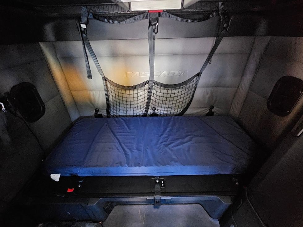 Sleeper Tractor-Heavy Duty Tractors-Freightliner-2022-T12664ST-Jacksonville-FL-480,823\n\t\tmiles-$ 71,000 - Image 14