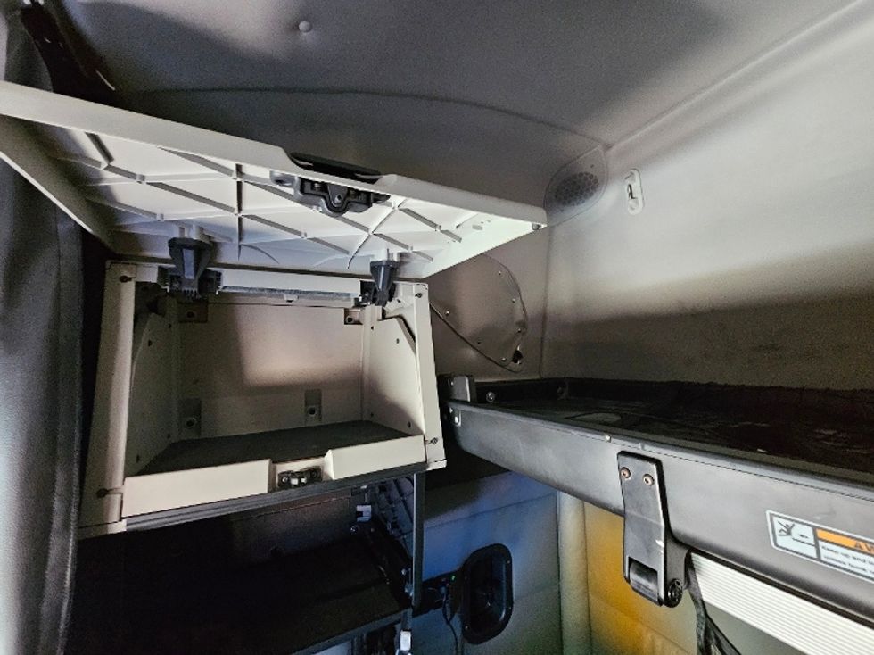 Sleeper Tractor-Heavy Duty Tractors-Freightliner-2022-T12664ST-Jacksonville-FL-480,823\n\t\tmiles-$ 71,000 - Image 16