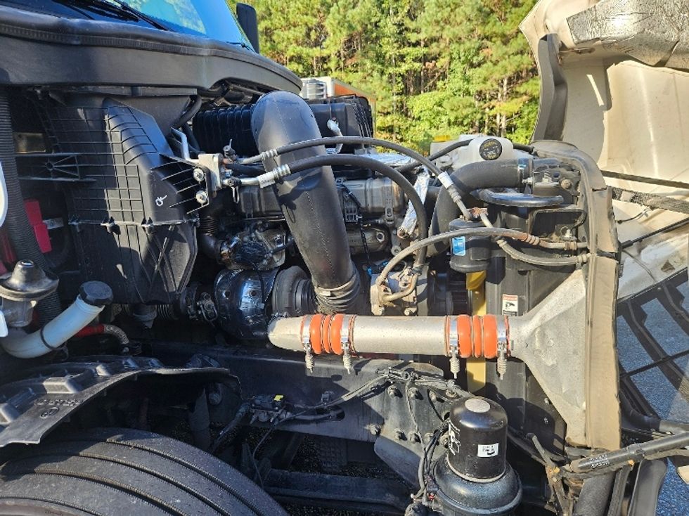 Sleeper Tractor-Heavy Duty Tractors-Freightliner-2022-T12664ST-Jacksonville-FL-480,823\n\t\tmiles-$ 71,000 - Image 17