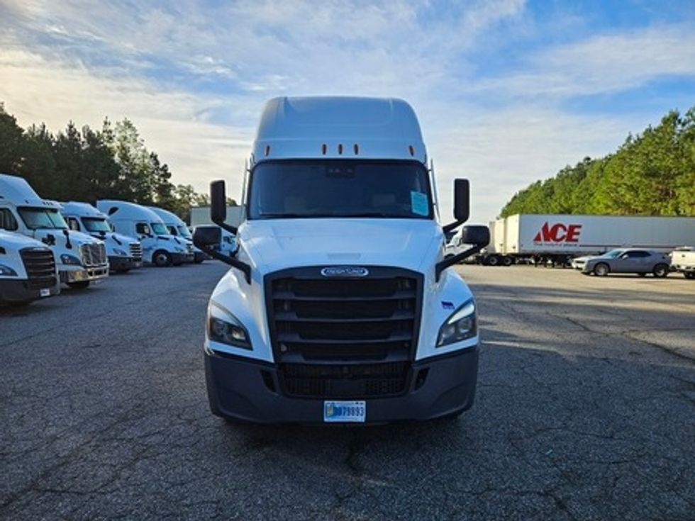 Sleeper Tractor-Heavy Duty Tractors-Freightliner-2022-T12664ST-Jacksonville-FL-480,823\n\t\tmiles-$ 71,000 - Image 2