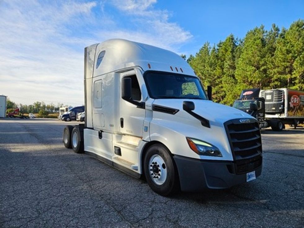 Sleeper Tractor-Heavy Duty Tractors-Freightliner-2022-T12664ST-Jacksonville-FL-480,823\n\t\tmiles-$ 71,000 - Image 3