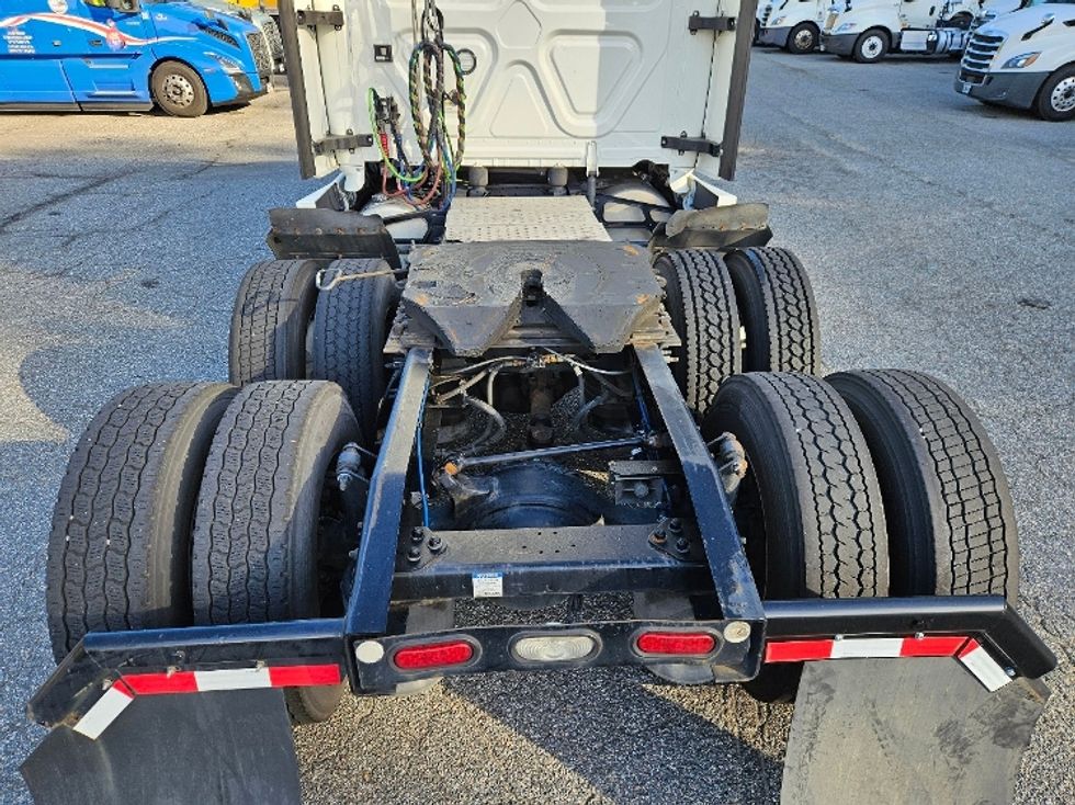 Sleeper Tractor-Heavy Duty Tractors-Freightliner-2022-T12664ST-Jacksonville-FL-480,823\n\t\tmiles-$ 71,000 - Image 6