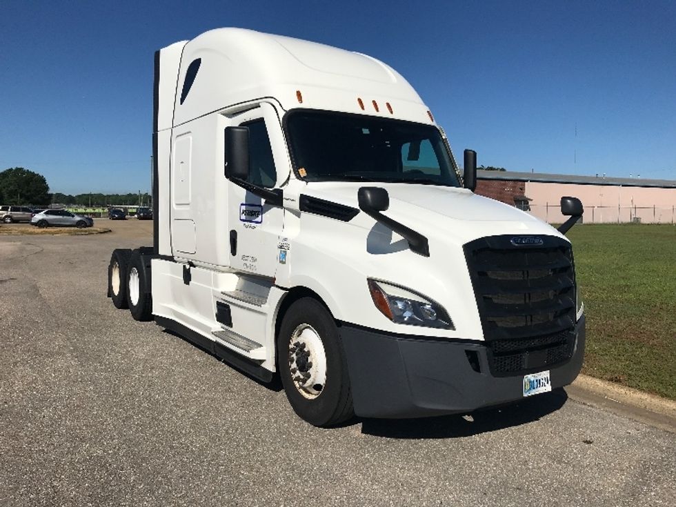 Sleeper Tractor-Heavy Duty Tractors-Freightliner-2022-T12664ST-Jacksonville-FL-639,527\n\t\tmiles-$ 62,000 - Image 1