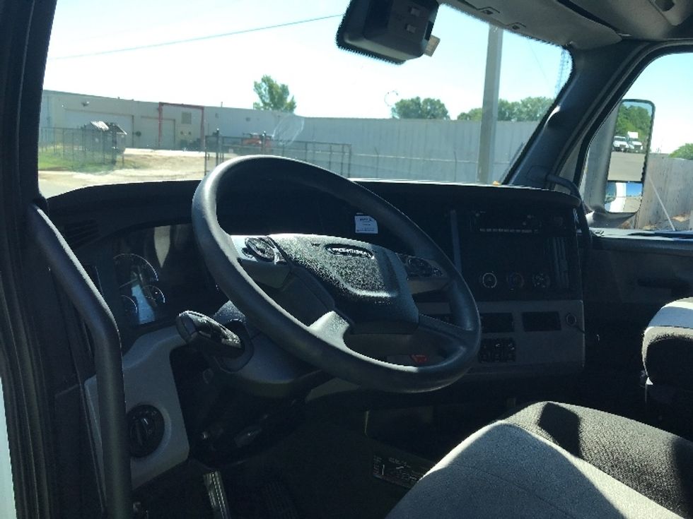 Sleeper Tractor-Heavy Duty Tractors-Freightliner-2022-T12664ST-Jacksonville-FL-639,527\n\t\tmiles-$ 62,000 - Image 10