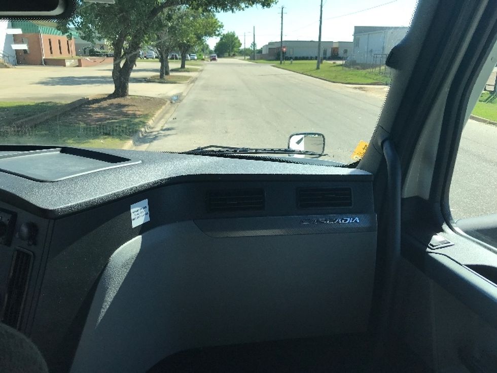 Sleeper Tractor-Heavy Duty Tractors-Freightliner-2022-T12664ST-Jacksonville-FL-639,527\n\t\tmiles-$ 62,000 - Image 14