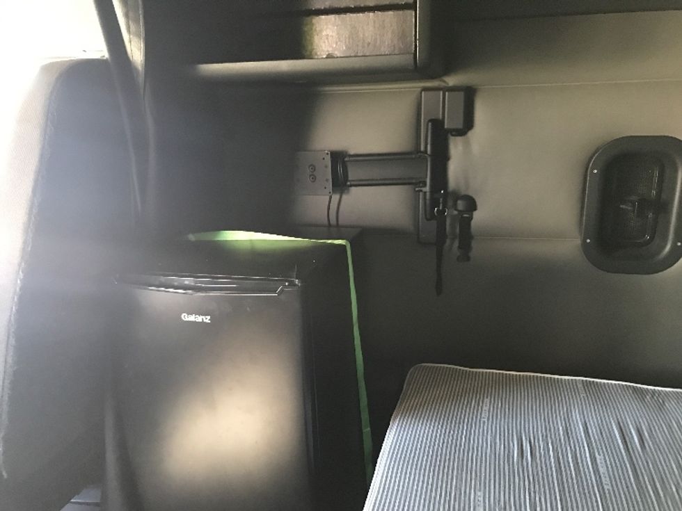 Sleeper Tractor-Heavy Duty Tractors-Freightliner-2022-T12664ST-Jacksonville-FL-639,527\n\t\tmiles-$ 62,000 - Image 19