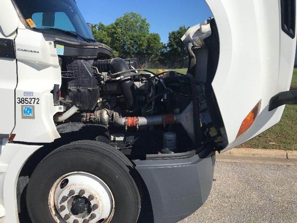 Sleeper Tractor-Heavy Duty Tractors-Freightliner-2022-T12664ST-Jacksonville-FL-639,527\n\t\tmiles-$ 62,000 - Image 20